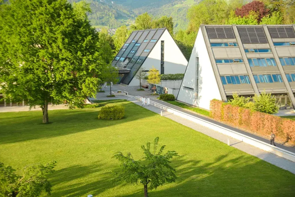 Manu Villalbaa_Deltaverde Thai Cuisine_Gwatt_review