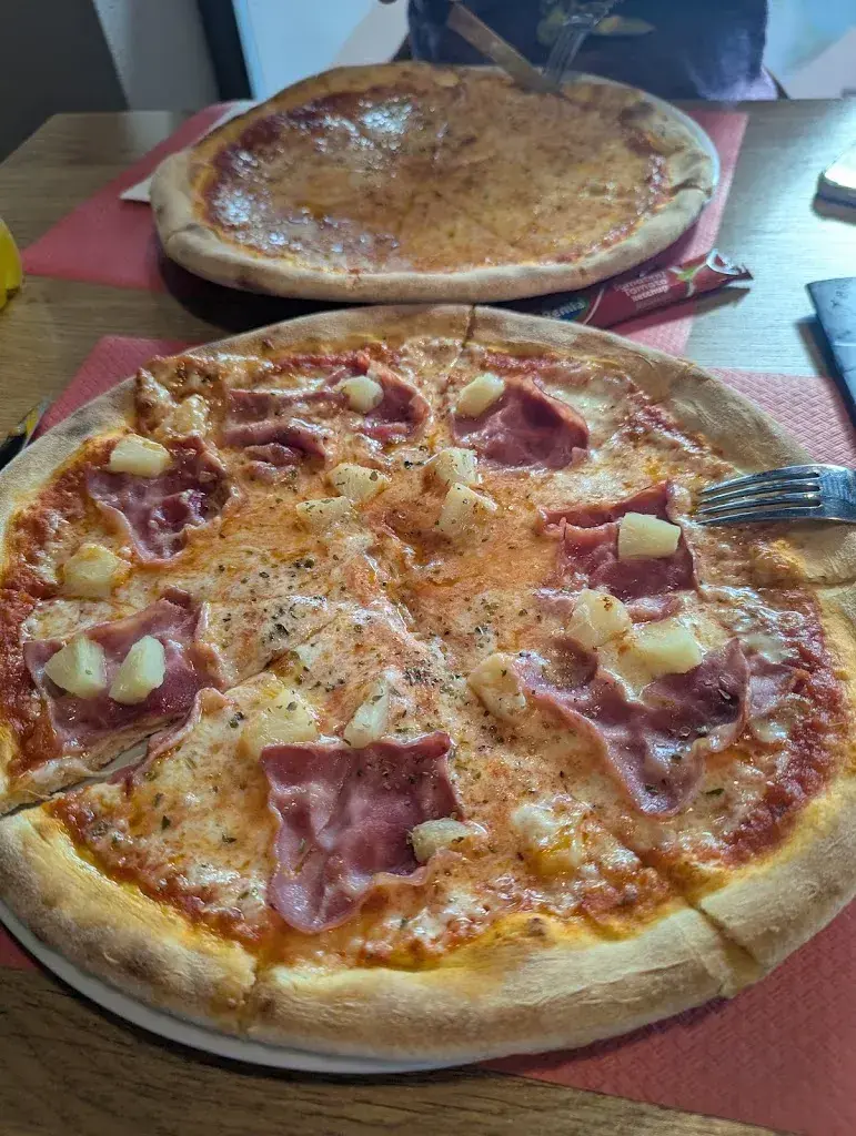 Hannah Jackson_Pizzeria Bella Mare_Spiez_review
