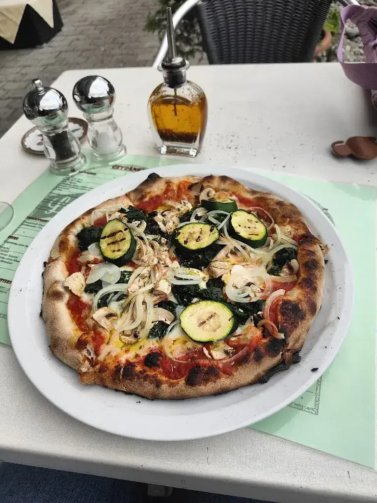 aastha sethi_Pizzeria La Bohème_Bönigen_avis