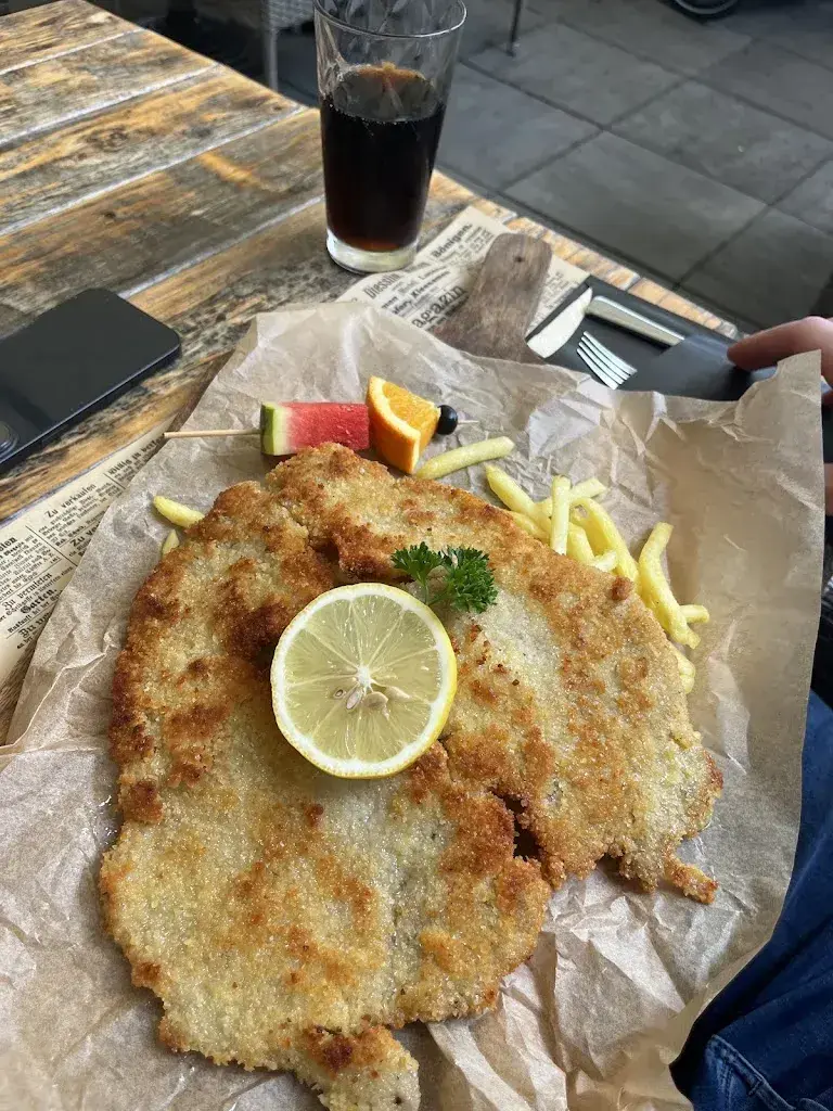 Kristee Chua_Lakeside restaurant_Brienz_reseña