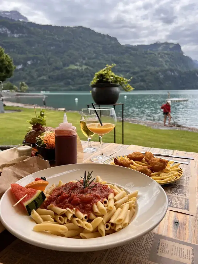 Yeongkyeong Kwon_Lakeside restaurant_Brienz_reseña