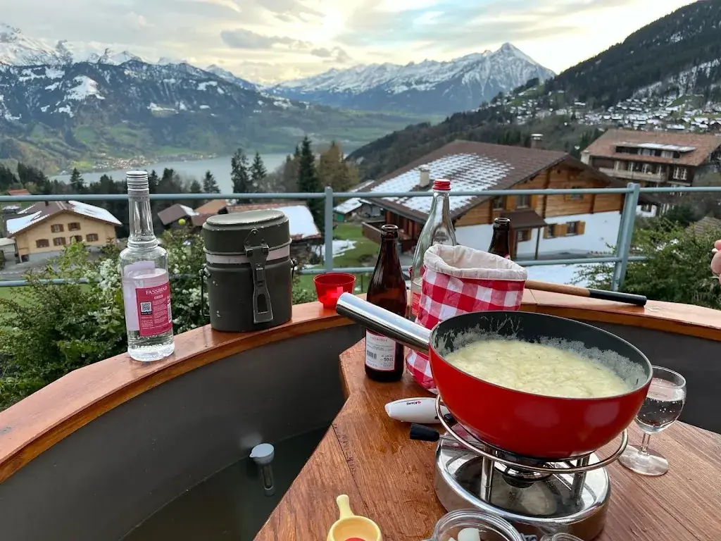 Aanchal Chaturvedi_Fassbinds Badefässer_Beatenberg_avis