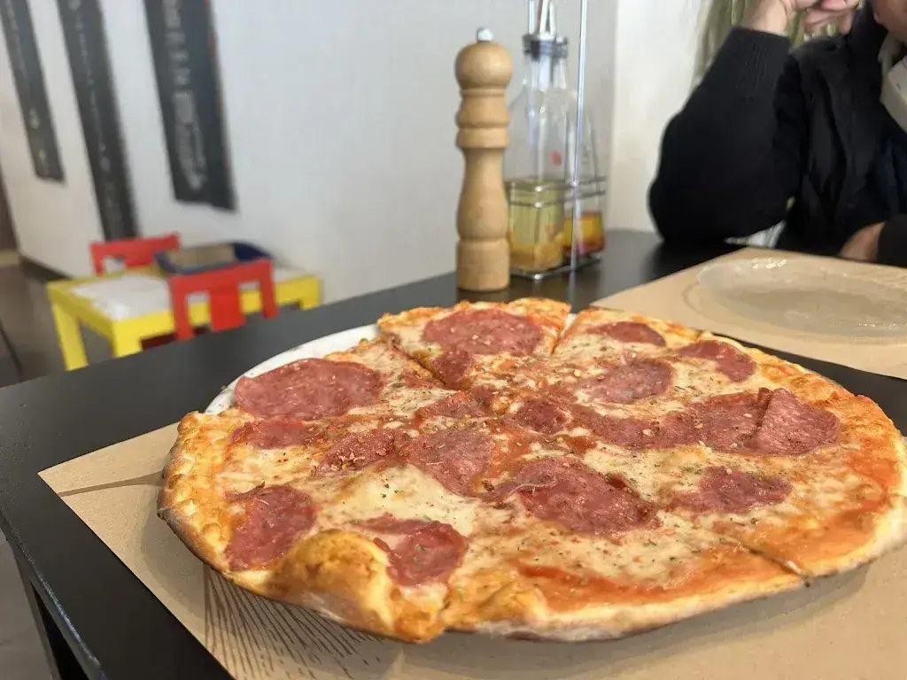 gurshiv Dunglay_Art Pizza_Unterseen_recensione