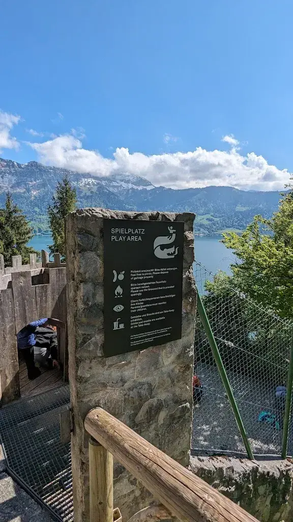 Alina L._Dragon Playground Grill • St. Beatus Caves_Beatenberg_avis