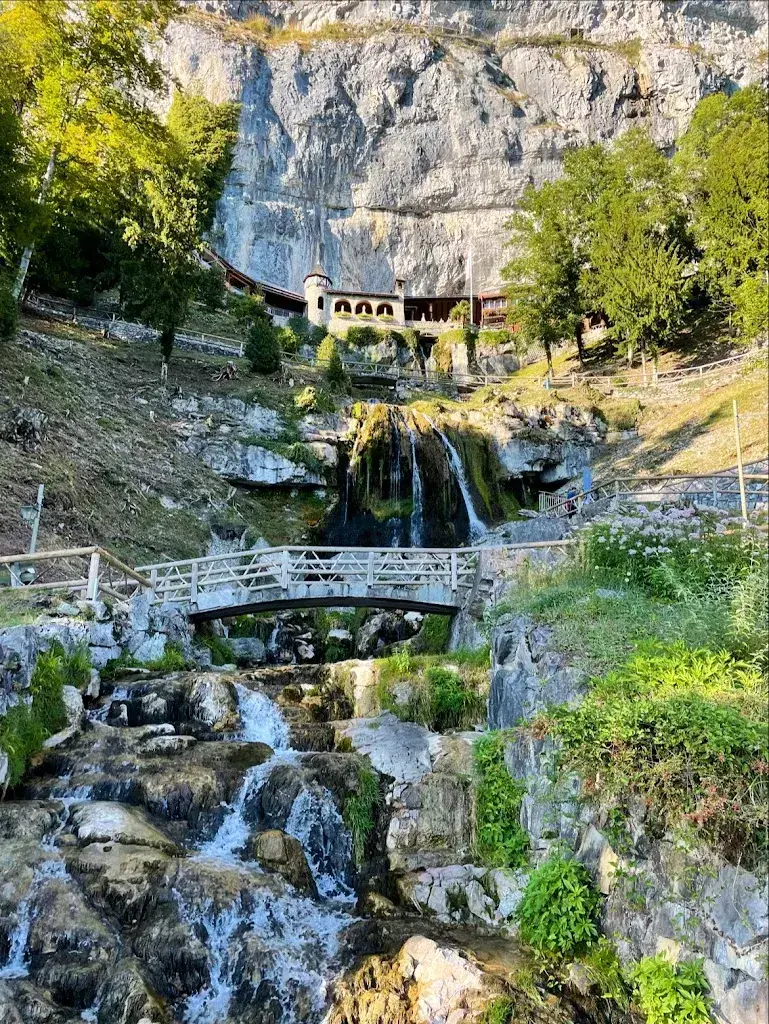 三根彩美_Dragon Playground Grill • St. Beatus Caves_Beatenberg_avis