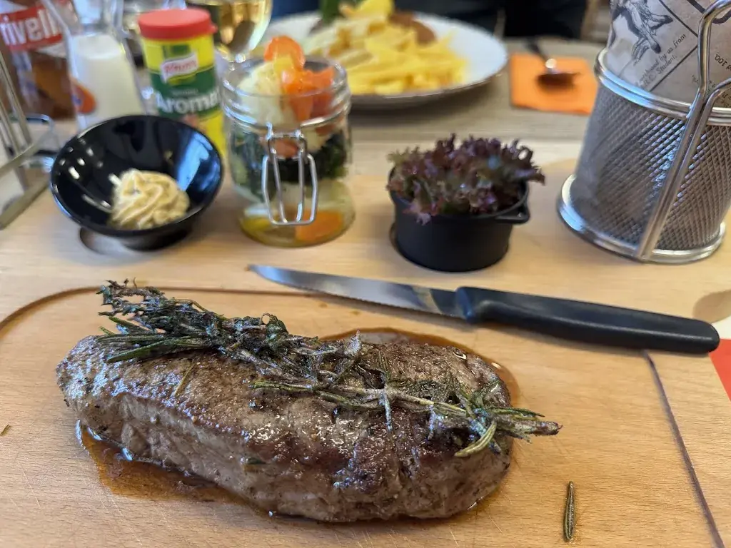 Fiona Mai_Waldegg_Meiringen_review