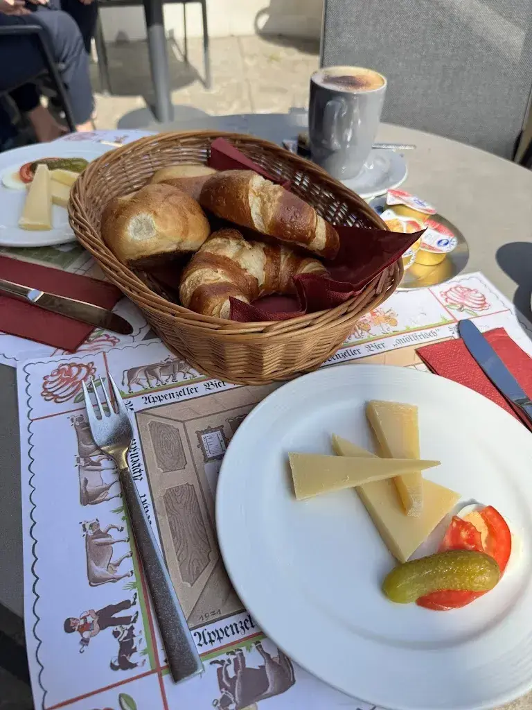 Jan Valečka_FRUTAL Versandbäckerei AG_Meiringen_avis