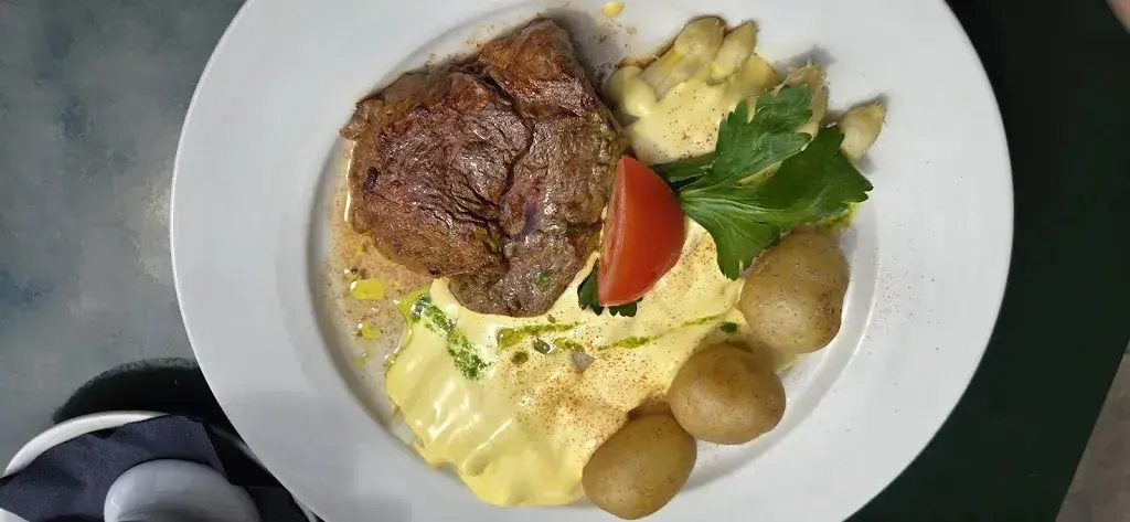 Purbi Rana_Gasthaus Brünig Kulm_Brünig_avis