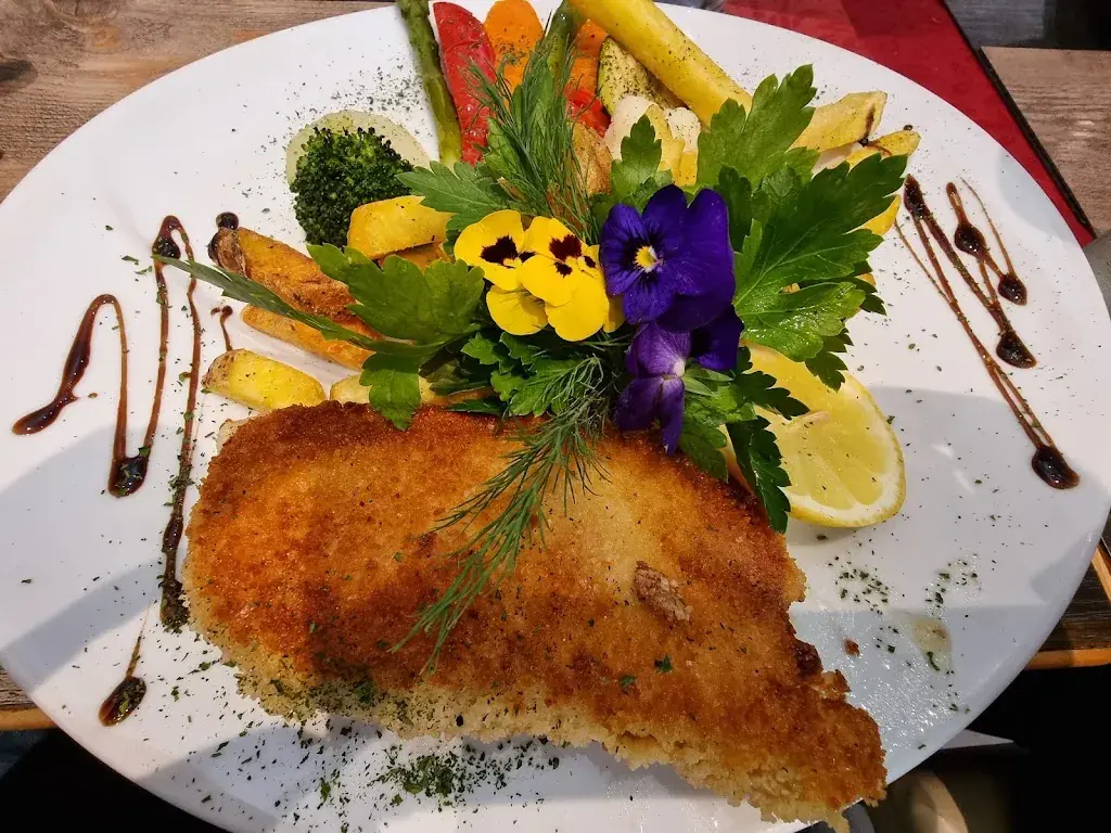 Kevin Emil Gonzales_Restaurant Café Gleis 3 - Swiss Cuisine_Interlaken_review