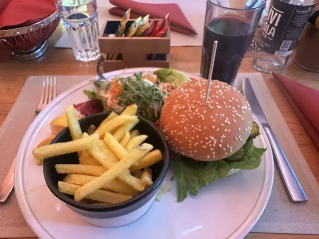 Michael Schafroth (Scha123f)_Café de Paris_Interlaken_avis