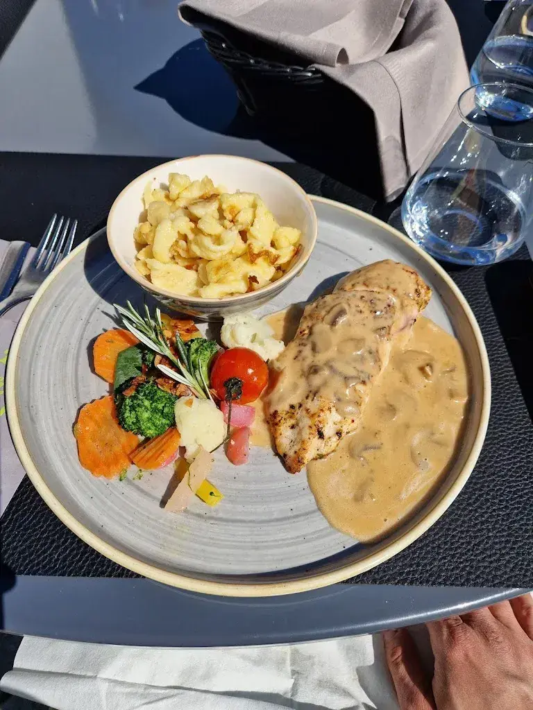 Francesco Ciliberto_Bergrestaurant Roggen_Oensingen_avis