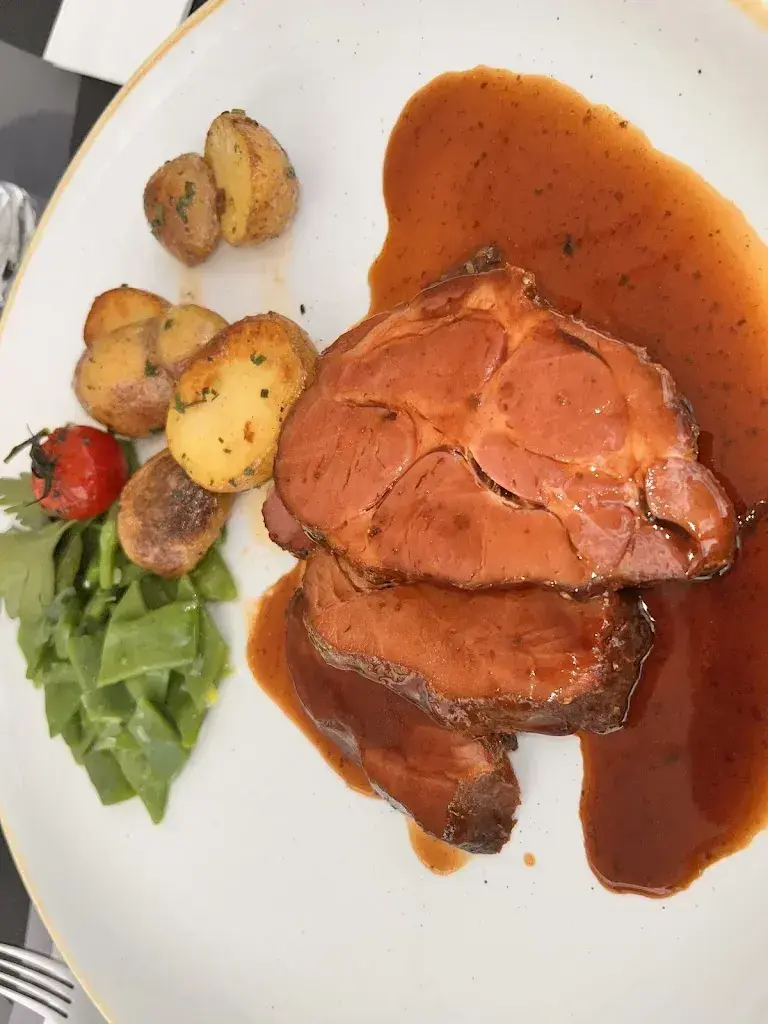 Salimah Werffeli_Bergrestaurant Roggen_Oensingen_avis