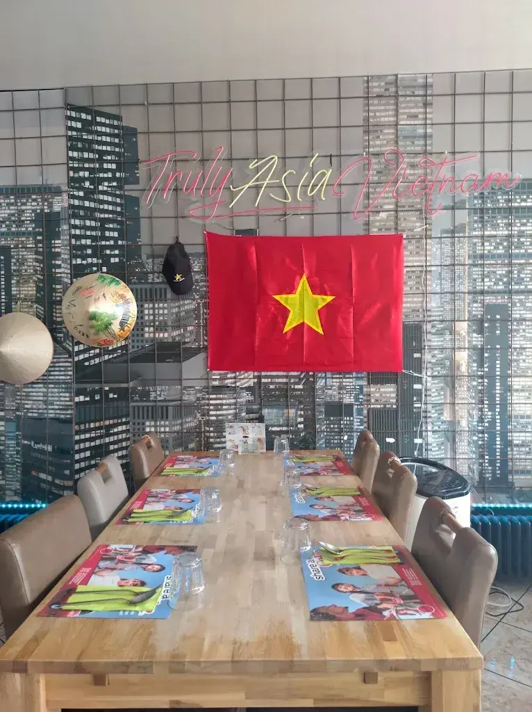 Emile Pham_Truly Asia_Interlaken_Bewertung