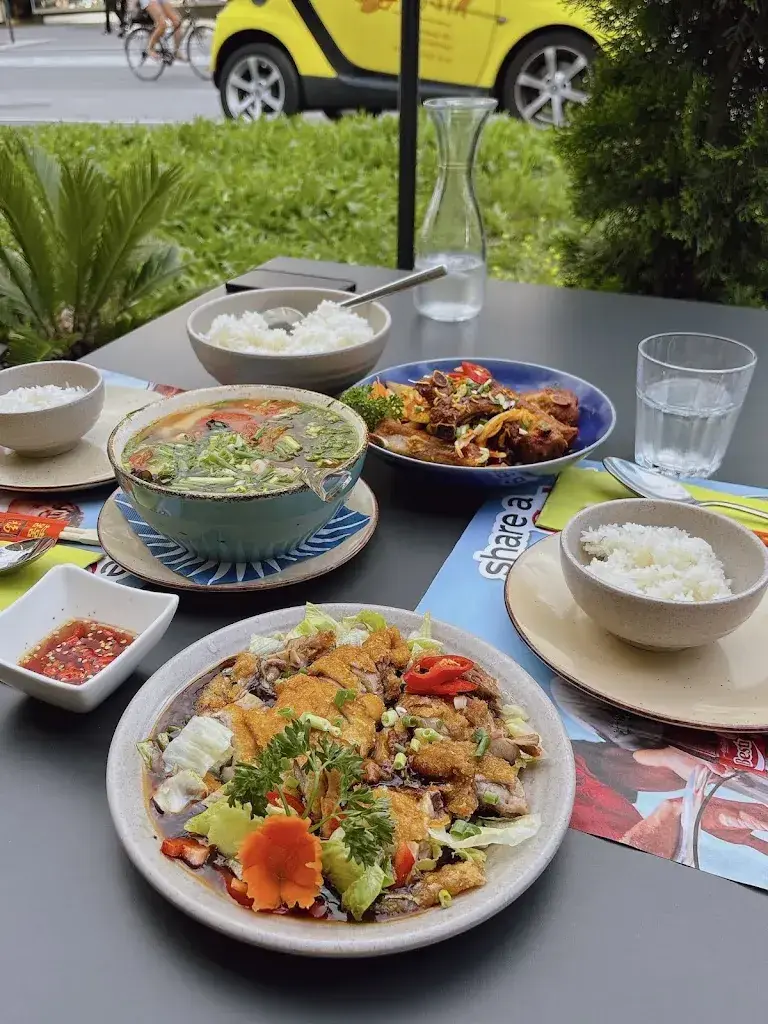 Huy Le_Truly Asia_Interlaken_Bewertung