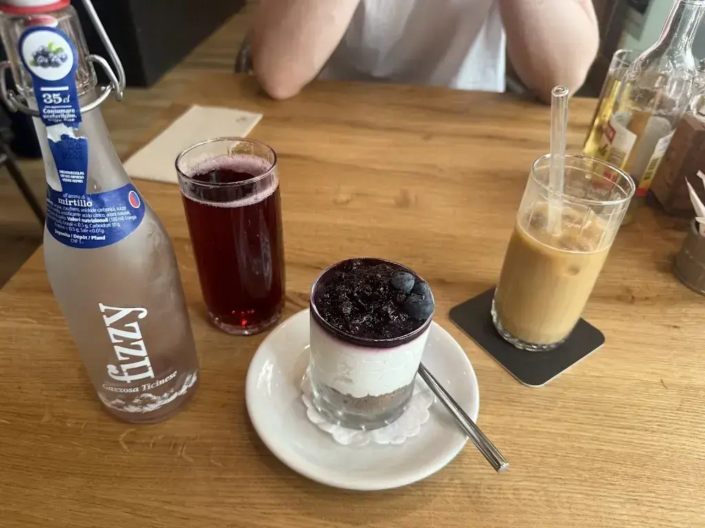 Morgan Hager_Velo Cafe_Interlaken_review