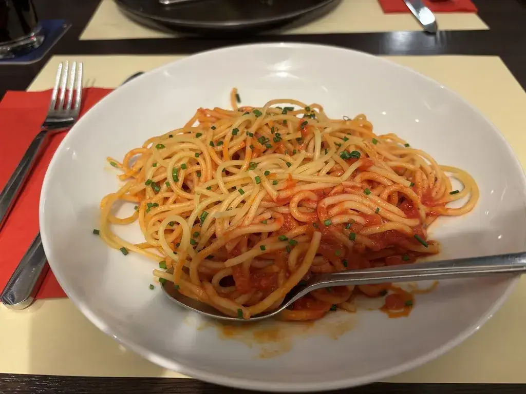 dana h_Runft Cafe_Interlaken_avis