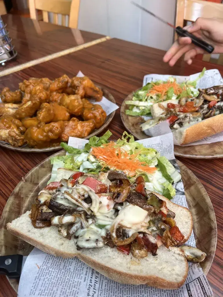 Eugene Wang_Hooters_Interlaken_review