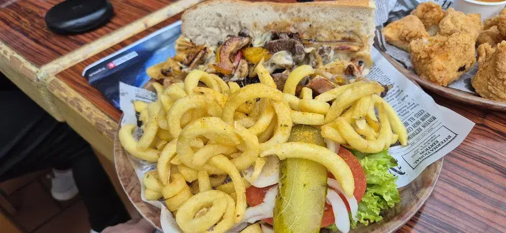 Eric Wong_Hooters_Interlaken_review