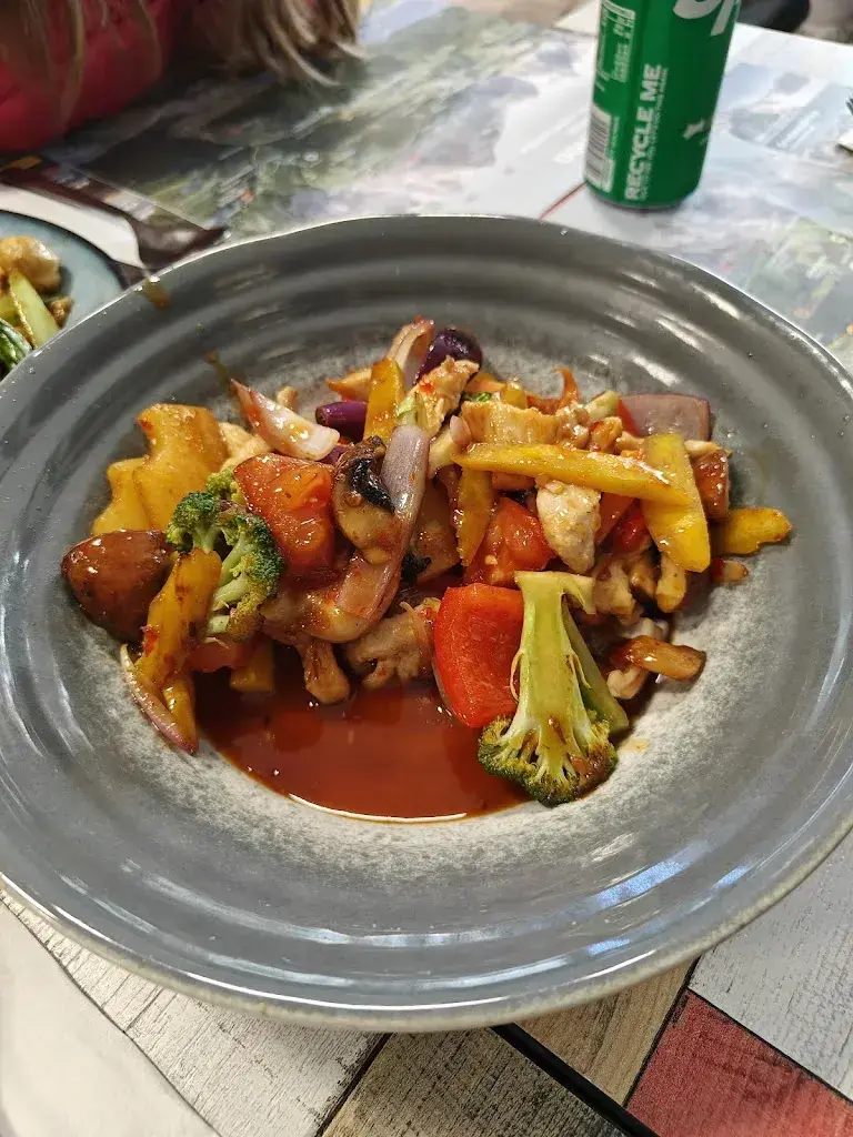 Andreas Hofmann Mehlsen_Tom Yum Kung_Interlaken_reseña