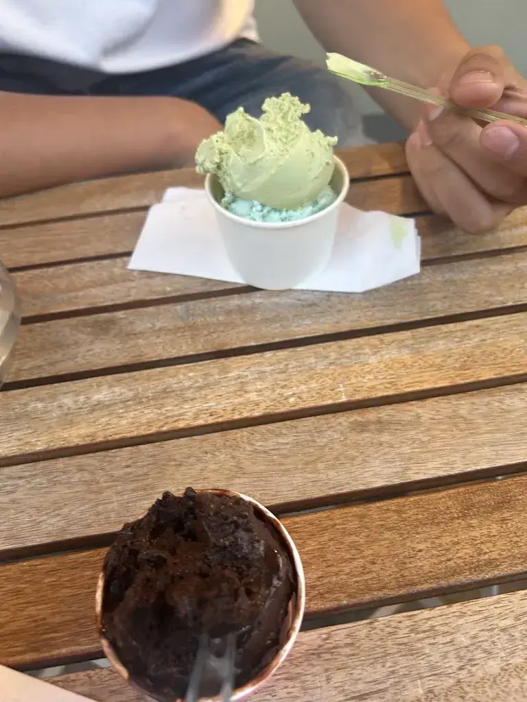 Samantha Müller_Gelateria Crêpino_Matten bei Interlaken_reseña