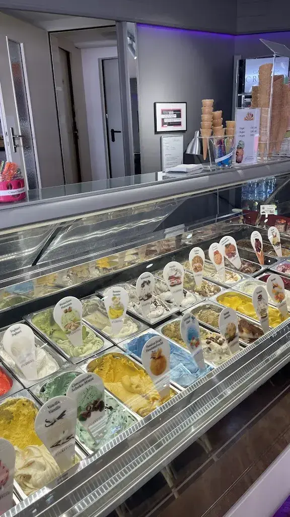 Wu Ping_Gelateria Crêpino_Matten bei Interlaken_reseña