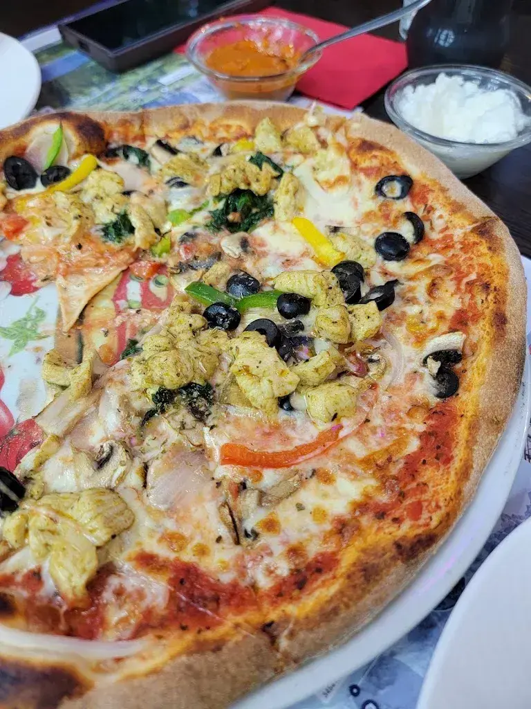 Qaiser Ahmad_Chili Pizza. مطعم بلودان سوري_Interlaken_review