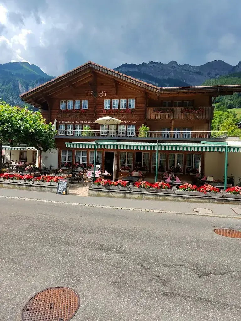 Dylan Usher_Hotel-Restaurant Steinbock_Brienz_avis