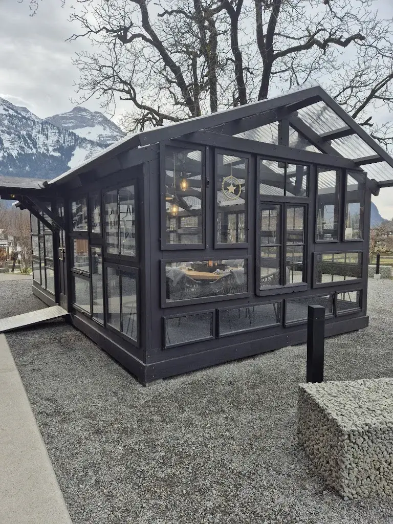 Jeanne Uhlmann_Rosa's Bistro & Bäckerei_Hofstetten bei Brienz_avis