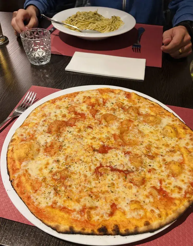 Sonale Guimarães da Silva_Pizzeria Aroma_Brienz_recensione