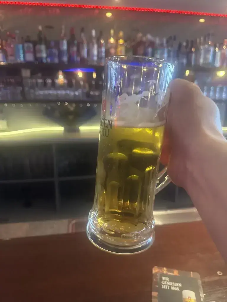 Robert Juchniewicz_Helvetia Pub_Brienz_review