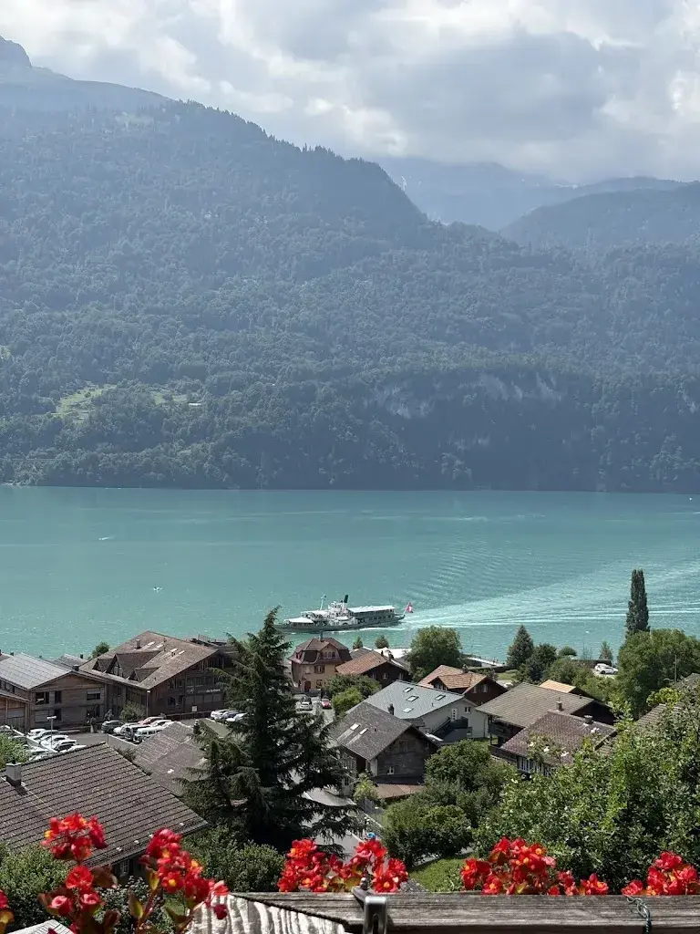 Meera Chalke_Hotel Lindenhof by Crossworld AG_Brienz_avis