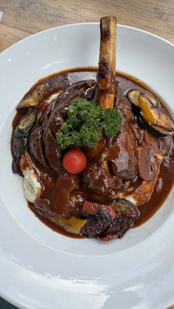 Karolina Sadova_Gasthof zur Linde_Gündlischwand_avis