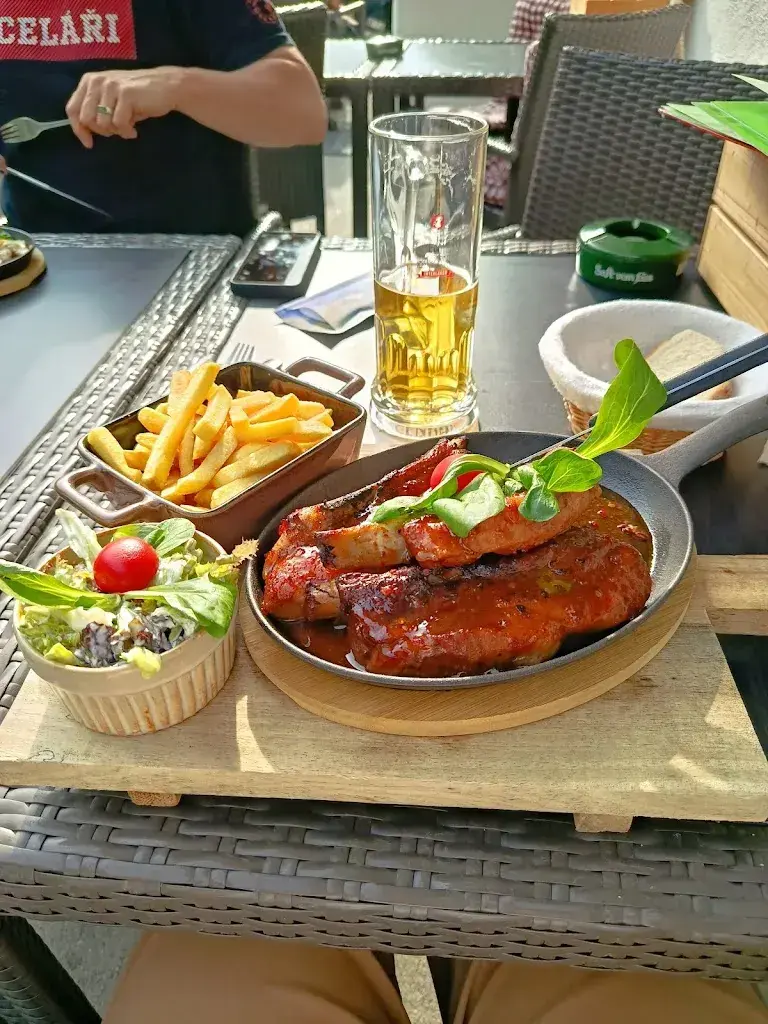 agnieszka wozniczko_Gasthof zur Linde_Gündlischwand_avis