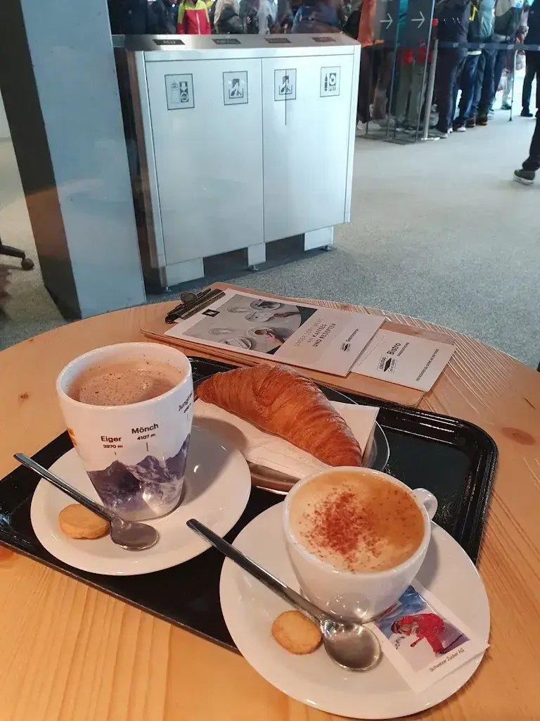 Imad Fl_Bistro Eigergletscher_Eigergletscher_avis