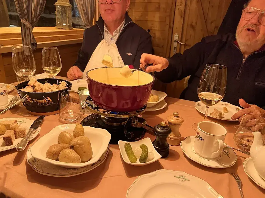 Louise Berwin_Restaurant Gaststübli_Grindelwald_avis