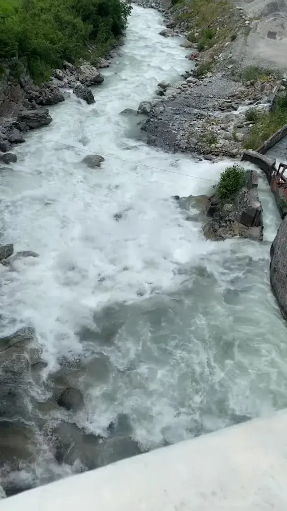 Mohammed AL ASSAF_Café Gletscherschlucht_Grindelwald_avis