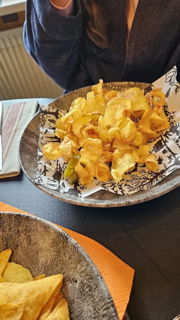 Ayushi Shah_Café Gletscherschlucht_Grindelwald_avis