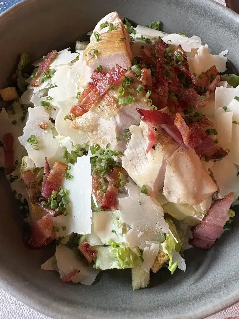 Crystal Leung_BG‘s Grill Restaurant_Grindelwald_review