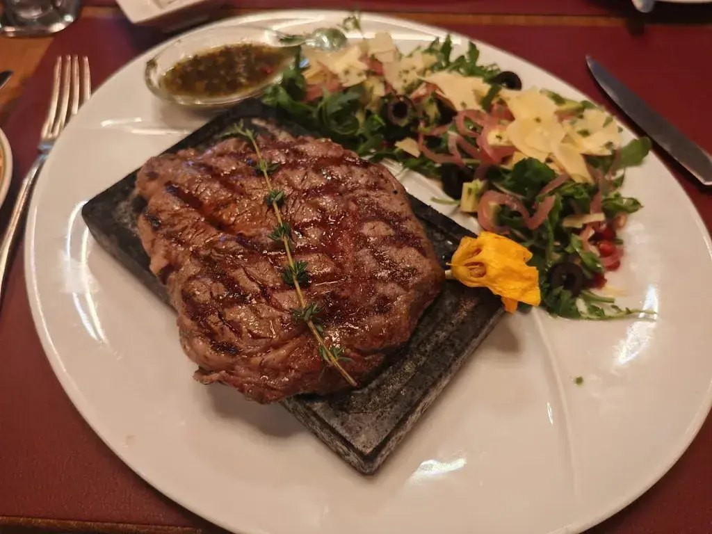 Wai Yin Tse_Hotel Kreuz + Post_Grindelwald_review