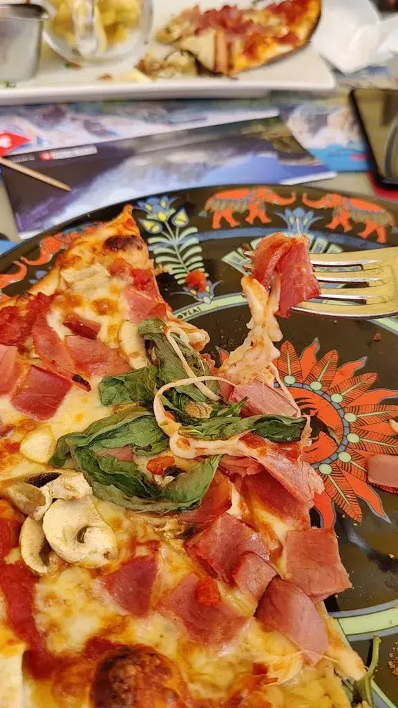 Suneela Isaac_Restaurant Pizzeria Grund_Grindelwald_avis