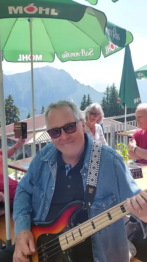 Susy Niederberger_Berghaus Hintisberg_Lütschental_avis