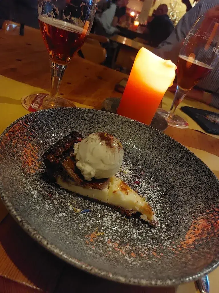 Jakub Vojtěch_Onkel Tom's Pizzeria und Weinlokal_Grindelwald_avis