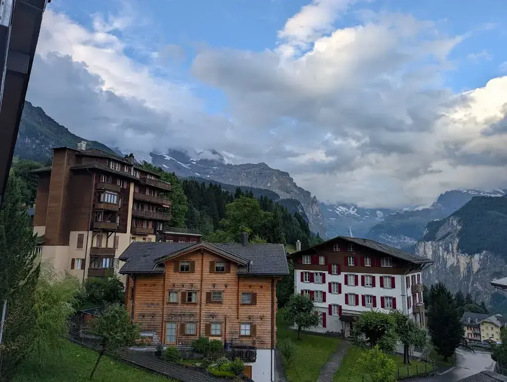 Louise Heintzelman_Alpenkräuter Hotel Bären_Wengen BE_reseña