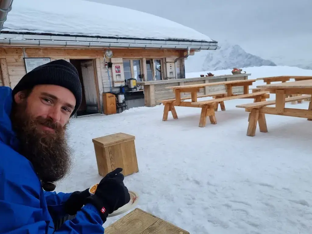 Sam Hulst_Anja's Skibar_Grindelwald_review