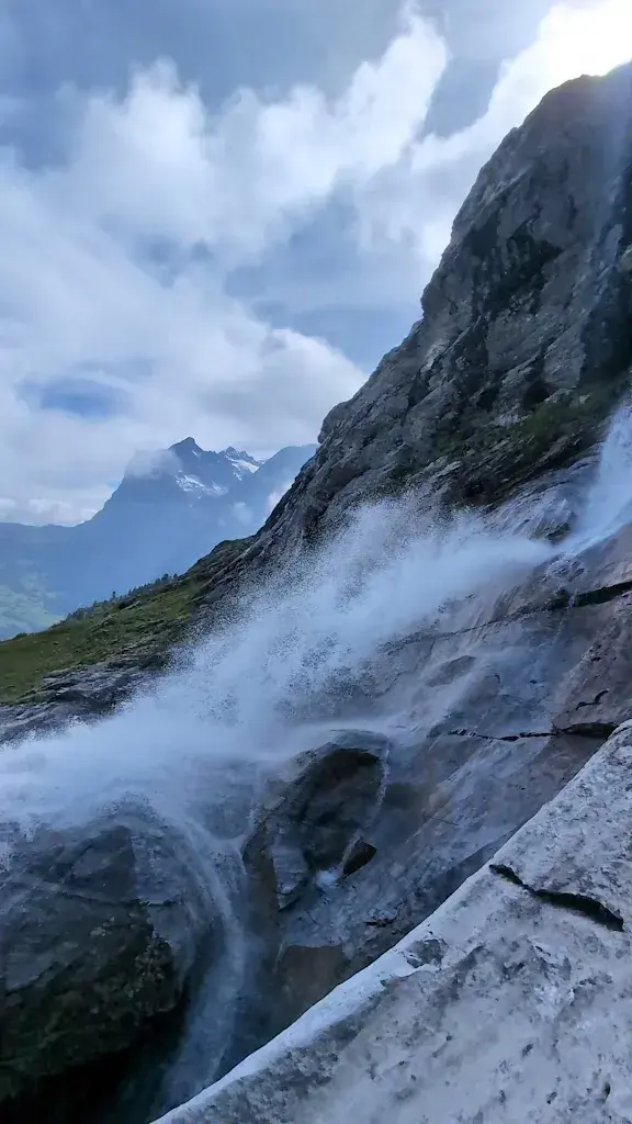 George Sturgess_Berghaus Alpiglen_Grindelwald_avis