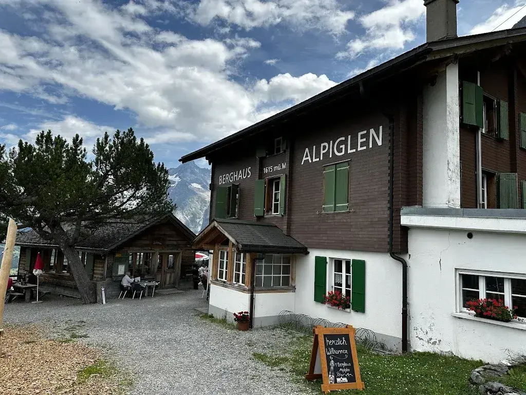 Russell King_Berghaus Alpiglen_Grindelwald_avis