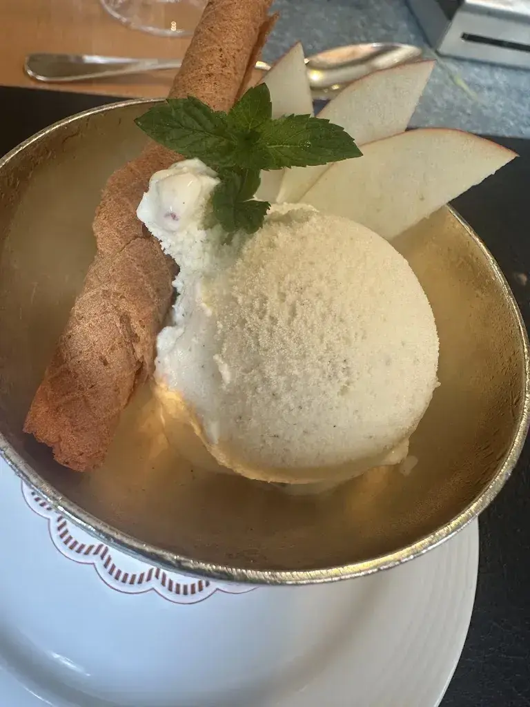 Chandrasekhar Gopal_Hotel Restaurant Hirschen_Grindelwald_reseña