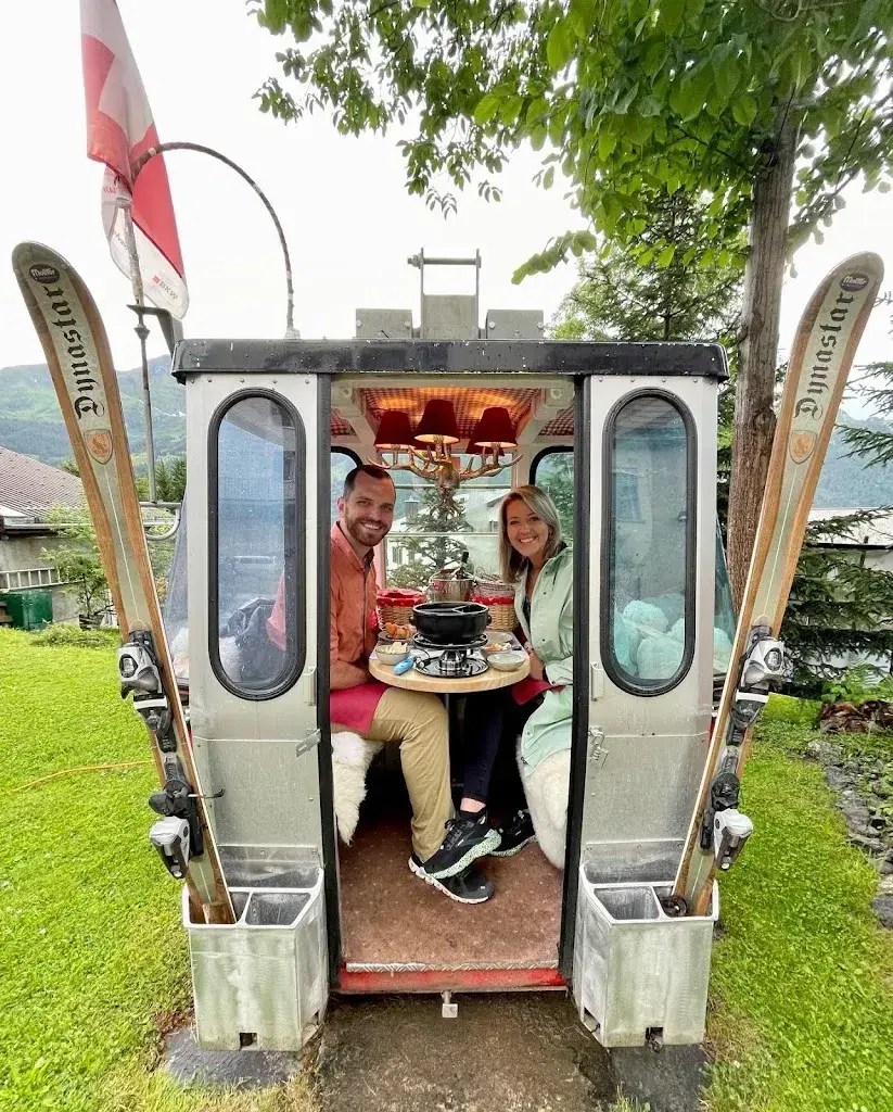 Kali Boyer_Fondue Gondola_Wengen BE_avis