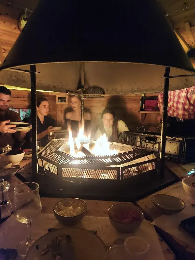 Weronika Jaros_Grillkota Braunbär Hotel_Wengen BE_avis