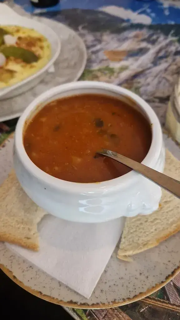 Cherenkova Anastasya_BASE Cafe_Lauterbrunnen_review